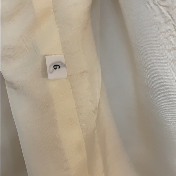 Beautiful blouse. Size 6. - Picture 5 of 8